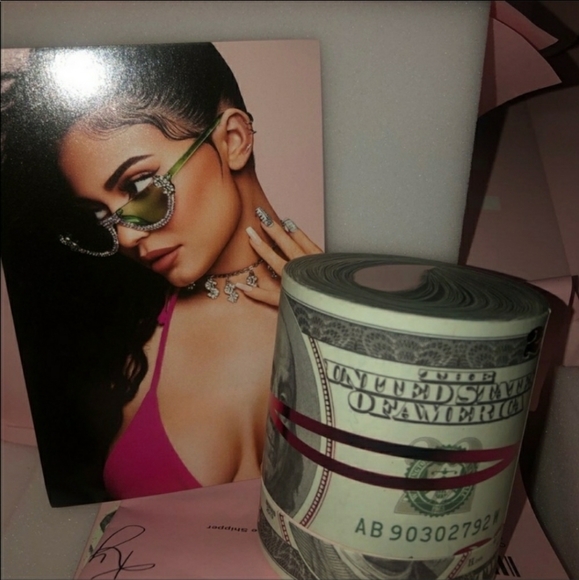 💸⭐KYLIE COSMETICS MONEY ROLL MATTE LIPSTICKS⭐💸 - Picture 2 of 10